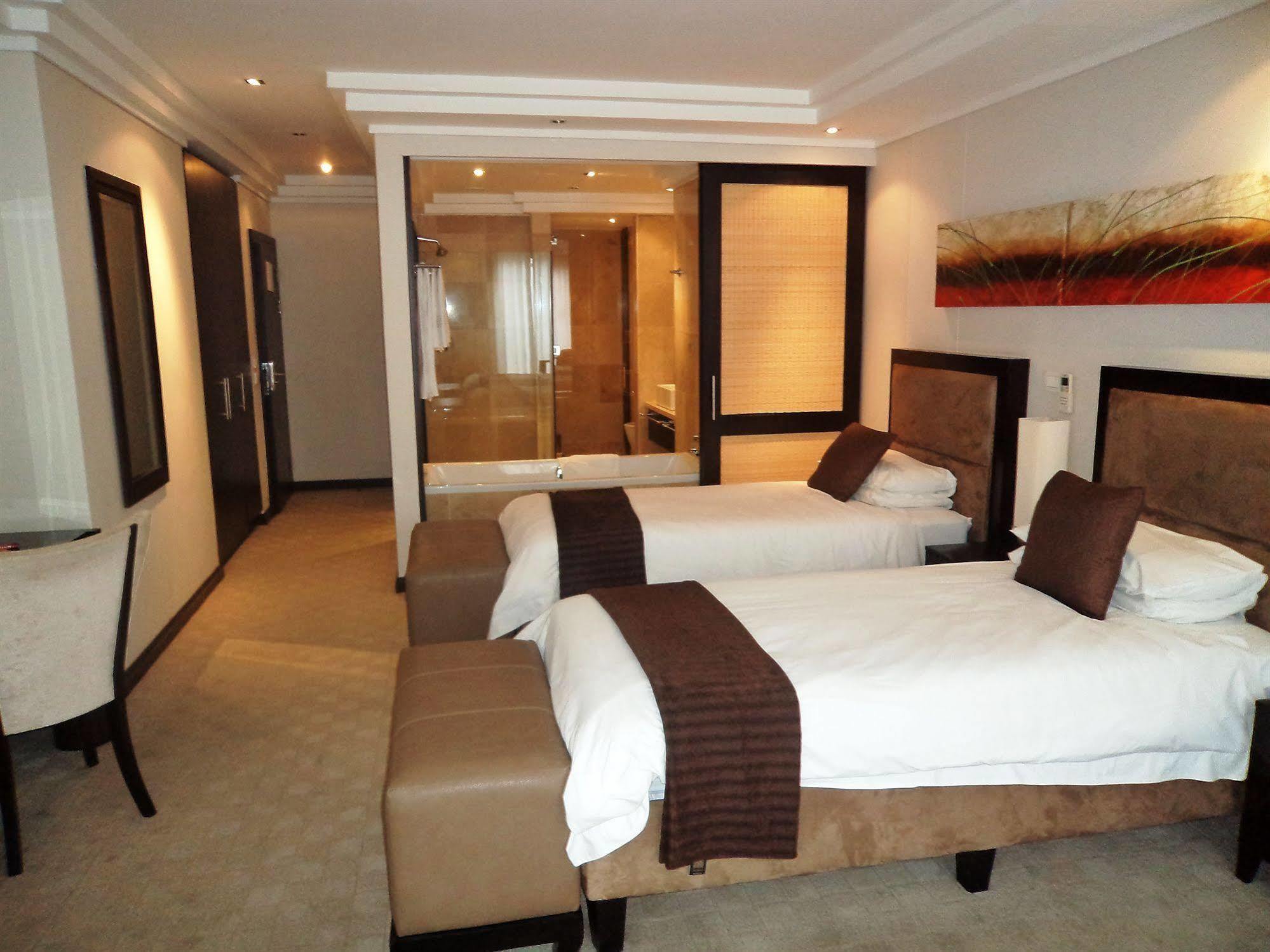 Urban Chic Boutique Hotel & Cafe Cape Town Exterior photo